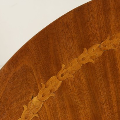 A Round table Inlaid-particular