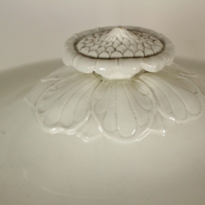 Large soup Tureen with Platter-detail