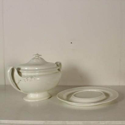 Large soup Tureen with Platter-detail
