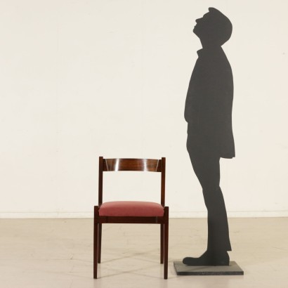 moderne Antiquitäten, modernes Antiquitäten-Design, Stühle, moderne Stühle, moderne Stühle, italienische Stühle, Vintage-Stühle, 60er-Jahre-Stühle, 60er-Jahre-Design-Stühle, Gianfranco Frattini-Stühle, Cassina-Stühle, Gruppe von vier Stühlen.