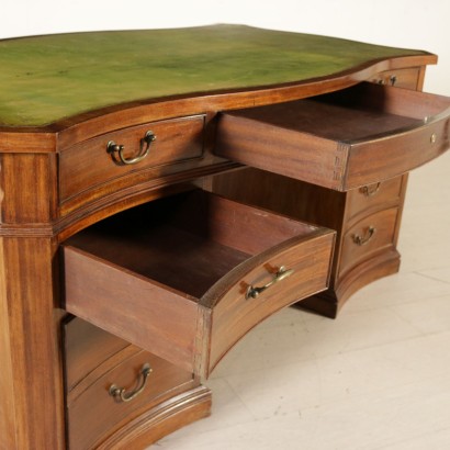 antiques, desk, antique desks, antique desk, antique Italian desk, antique desk, neoclassical desk, desk from the 1900s, style center desk.