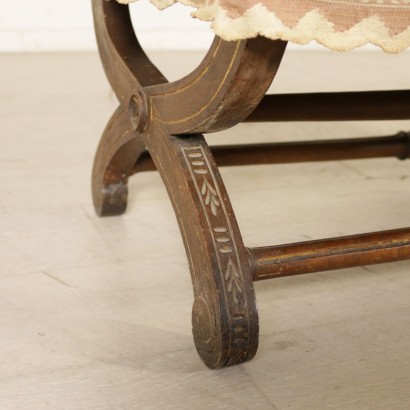 Bench in Walnut-detail