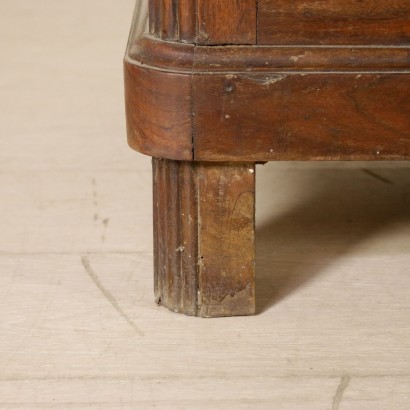 Chest of drawers in Walnut-detail