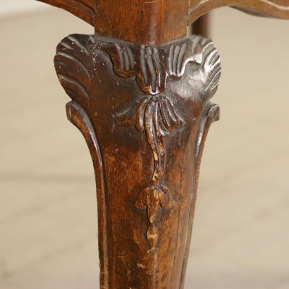 Elegant Table Baroque tardif Noyer Fabriqué en Italie Moitié '700