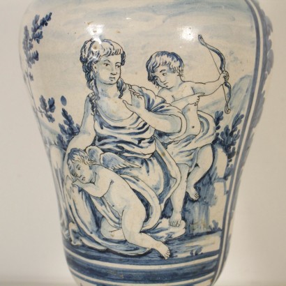Pottery vase Majolica-particular