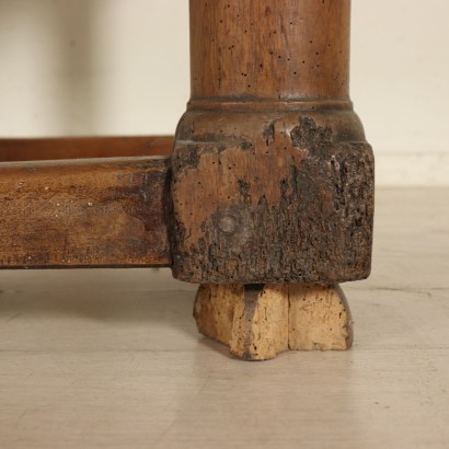Mesa en madera de Nogal - Detalle