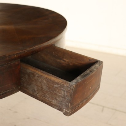 Table Noyer Fabriqué en Italie XIXeme siècle