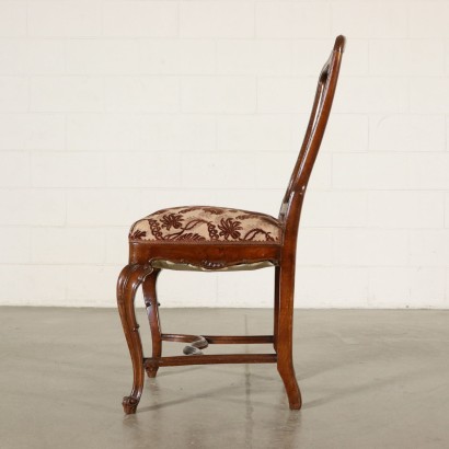 Acht Stühle im Stil Nussbaum Italien 20. Jahrhundert