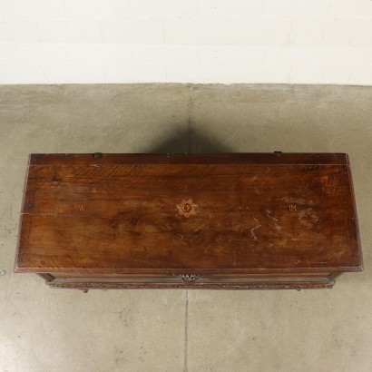 Storage Bench mit Cherubs Maple Walnut Italy 18th Century