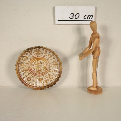 Platte aus Keramik mit Dekorationen 16. Jahrhundert