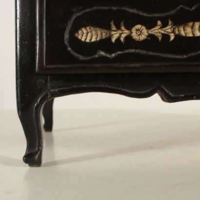 Mock-up of Chest of Drawers Walnut Italy 18th Century