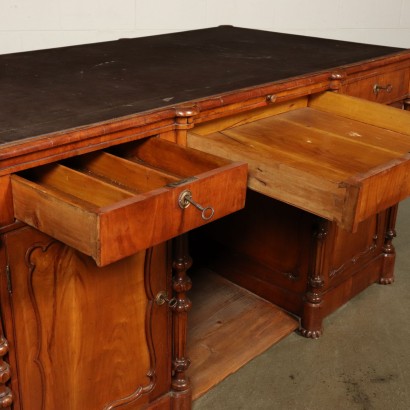 Großer Schreibtisch Kirschholz Italien 19. Jahrhundert