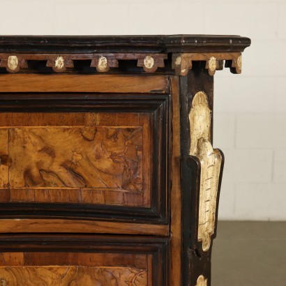 Serpentine Chest of Drawers Italy 18th Century