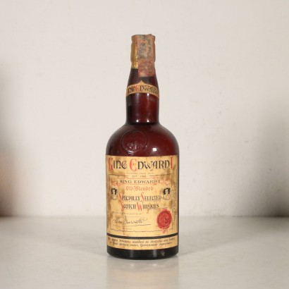 Viele Vintage Flaschen Cognac und Scotch Whiskys Frankreich