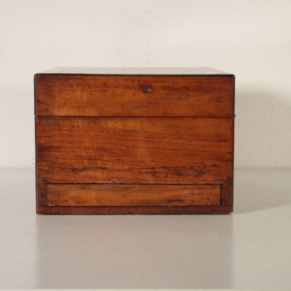 Nussbaumreisebox mit Perlmutt-Einsätzen 19. Jahrhundert