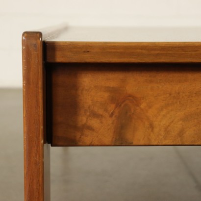 Petite Table Plaqué de Noyer Fabriqué en Italie Années 60