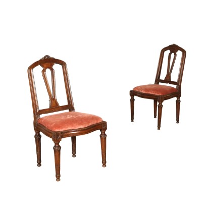 Par de sillas de estilo neoclásico