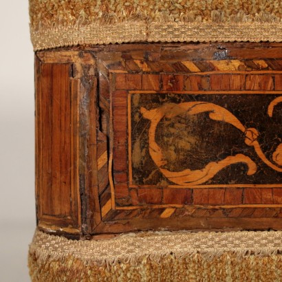 Nähkästchen aus Holz und Stoff Italien 18. Jahrhundert