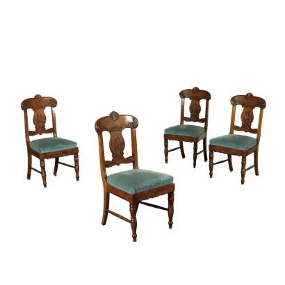 Vier Stühle aus Nussbaumholz Italien 19. Jahrhundert