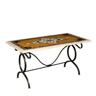 Tisch mit Marmorplatte Eisen und Messing Italien 20. Jahrhundert