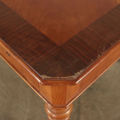 Tisch aus Kirschholz Nussbaumholz Italien 19. Jahrhundert
