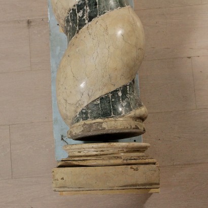 Par de columnas torneadas Berniniane de mármol