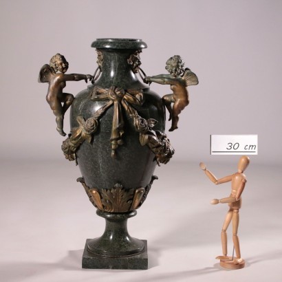 Vaso in marmo e bronzo