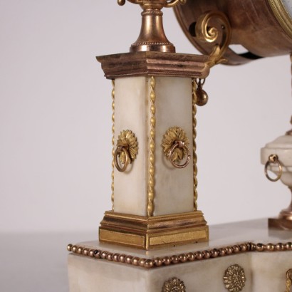 antike, Uhr, antike Uhr, antike Uhr, italienische antike Uhr, antike Uhr, neoklassizistische Uhr, Uhr aus dem 18. Jahrhundert, Standuhr, Wanduhr, Caron à Paris clock