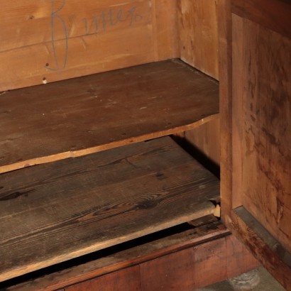 Gabinete en madera de Nogal