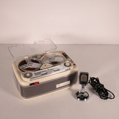 Una grabadora de cinta de 60 años