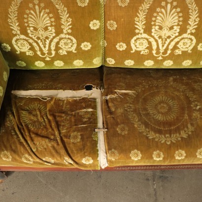 Sofa im Restaurierungsstil