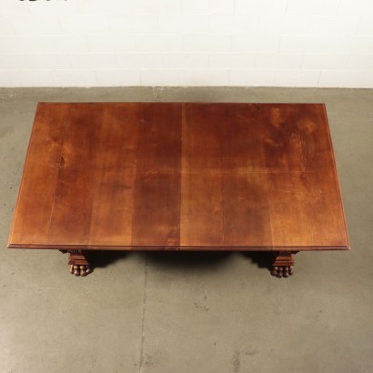 Großer ausziehbarer Tisch im Neorenaissance-Stil