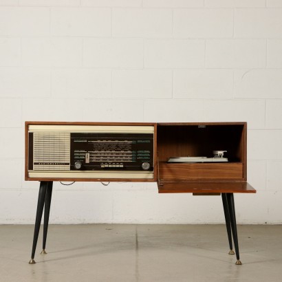 Turntable radio system from the 1960s
