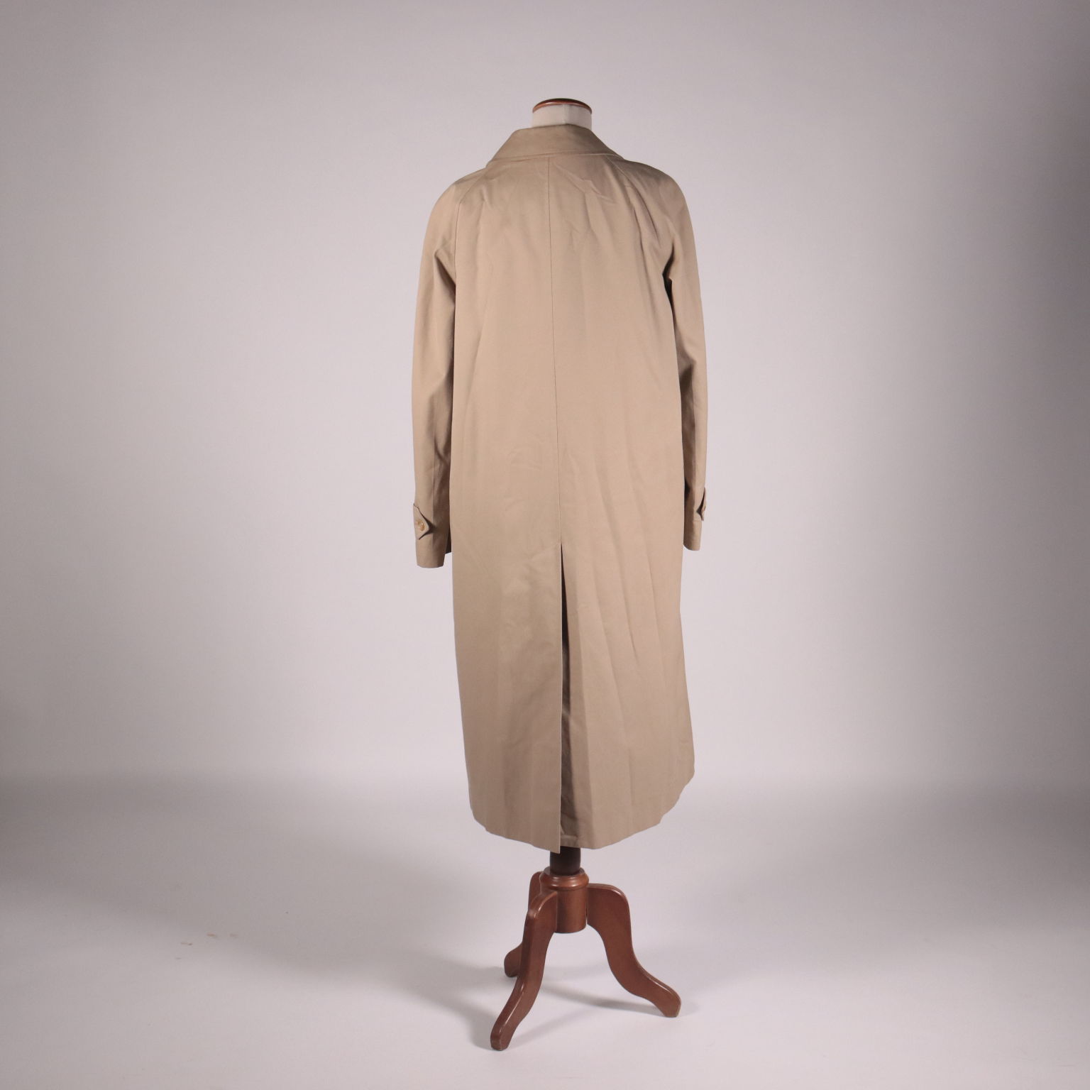 Burberry Vintage Trench Coat, Size M, Apparel, Vintage, dimanoinmano. It