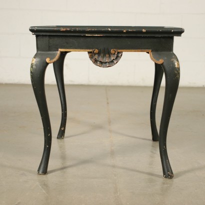 Small Lacquered Table in The Style of Chinoiserie Italy 20th Century