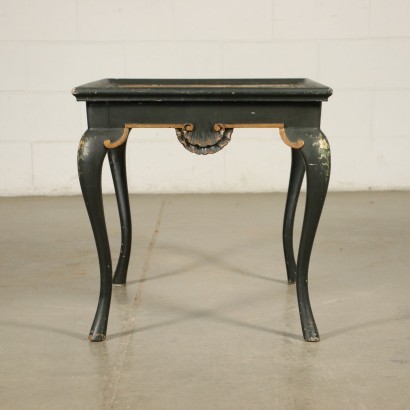 Small Lacquered Table in The Style of Chinoiserie Italy 20th Century