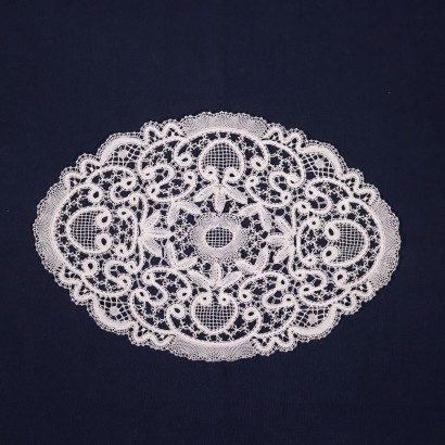 Oval doily in Tombolo