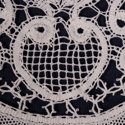 Oval doily in Tombolo