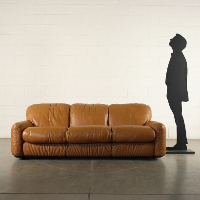 Mod. Piumotto, Produced by Busnelli. Three-seater sofa, foam padding, leather upholstery. Good conditions.