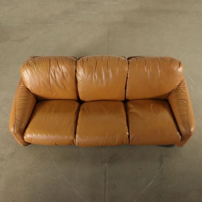 Mod. Piumotto, Produced by Busnelli. Three seater sofa, foam padding, leather upholstery. Good conditions.