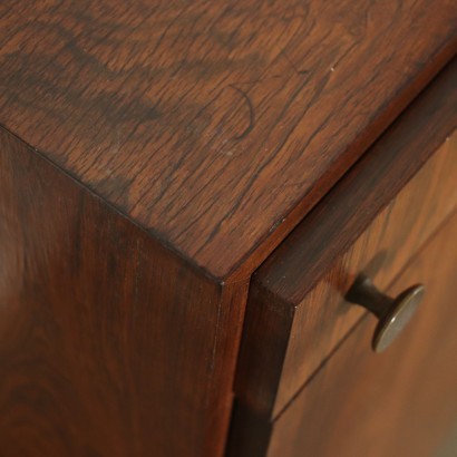 Sideboard pensile ad ante battenti e cassetti, legno impiallacciato palissandro.