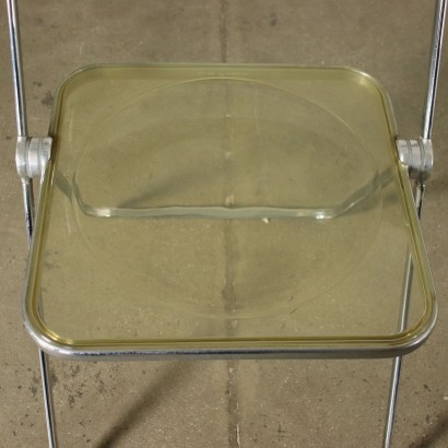 Sillas Plia, años 70, Des. Giancarlo Piretti, producido anónimamente Castelli. Par de sillas plegables, metal y material plástico. Buenas condiciones