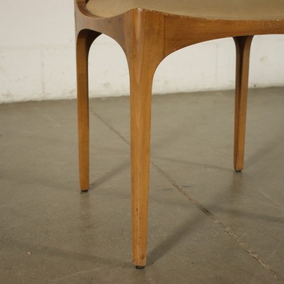 Giuseppe Gibelli Stühle, 1960. Gruppe von sechs Stühlen, Buchenholz, Schaumstoffpolsterung, Kunstlederpolsterung.