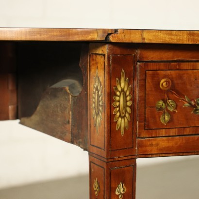 Small George IV Table with Wings Satinwood England 19th Century