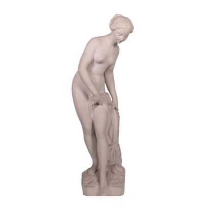 Escultura de bañista en polvo de mármol
