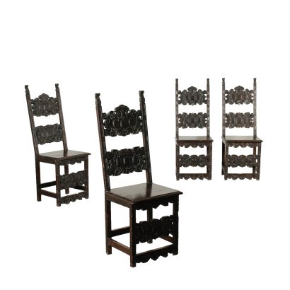 Grupo de cuatro sillas altas de estilo neorrenacentista