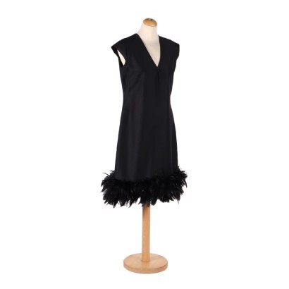Schwarzes Vintage-Kleid mit Federn