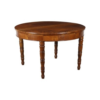 Round Extendable Table Walnut Italy Second Quarter of 1800s