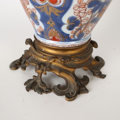 Bronzekandelaber mit Imari-Vase Porzellan Japan XIX Jhd