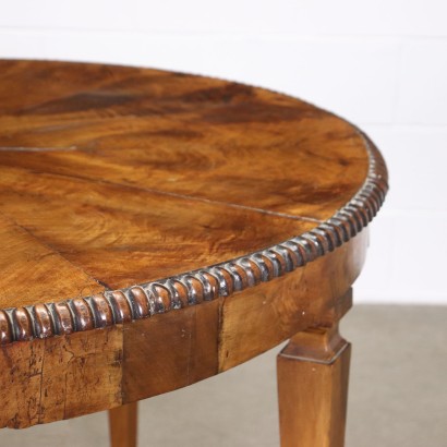 antiguo, mesa, mesa antigua, mesa antigua, mesa italiana antigua, mesa antigua, mesa neoclásica, mesa del siglo XIX, mesa redonda de chapa de nogal